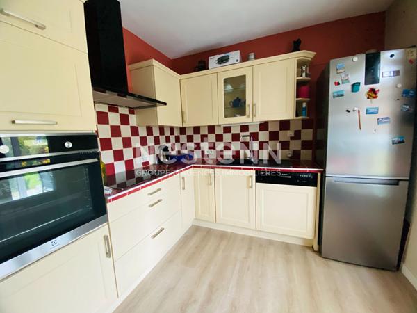 PLÉRIN CENTRE Maison traditionnelle 4 chambres, sous-sol complet, jardin clos