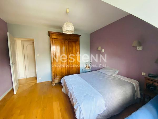 PLÉRIN CENTRE Maison traditionnelle 4 chambres, sous-sol complet, jardin clos