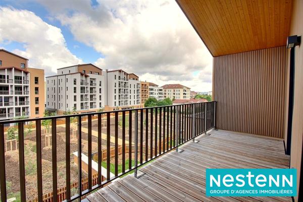 DÉCINES CENTRE - SUPERBE T2 RÉCENT AVEC DOUBLE TERRASSE EN DERNIER ÉTAGE
