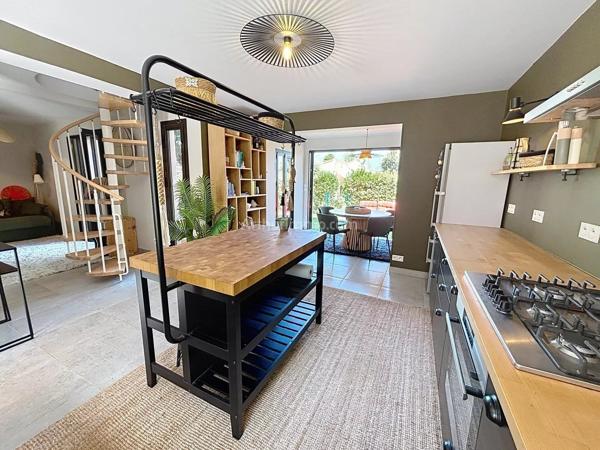 Vente                                                      Appartement
                        
                     5 pièces                      97 m2                     à Lumio