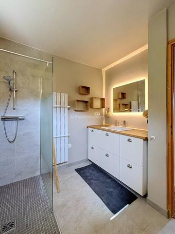 Vente                                                      Appartement
                        
                     5 pièces                      97 m2                     à Lumio