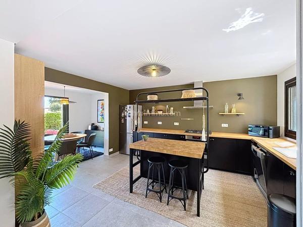 Vente                                                      Appartement
                        
                     5 pièces                      97 m2                     à Lumio