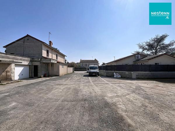 Dépôt + bureau - Idéal artisans - 210 m² - Cour 400 m² - Cuzieu !