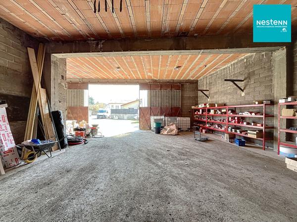 Dépôt + bureau - Idéal artisans - 210 m² - Cour 400 m² - Cuzieu !