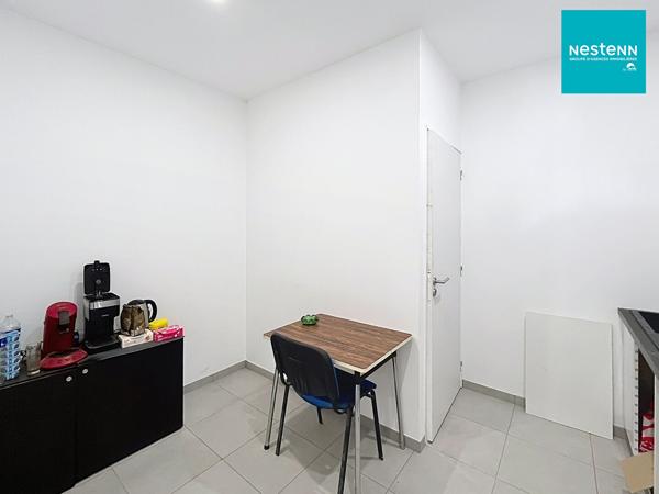 Dépôt + bureau - Idéal artisans - 210 m² - Cour 400 m² - Cuzieu !