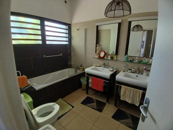 A vendre Charmante villa F4/5 de 133 m² sur terrain arboré de 600 m²