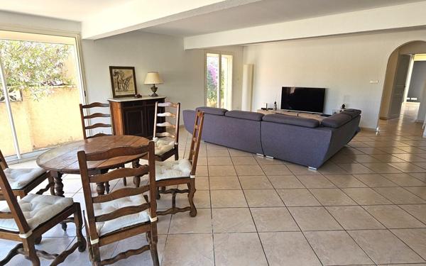 Appartement à vendre    4 pièces • 130 m2 Hyères