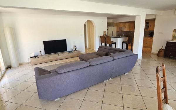 Appartement à vendre    4 pièces • 130 m2 Hyères