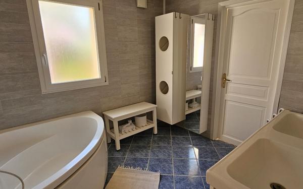 Appartement à vendre    4 pièces • 130 m2 Hyères