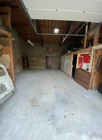 ENTREPOT POUR STOCKAGE OU STATIONNEMENT CENTRE VILLE AUBIERE