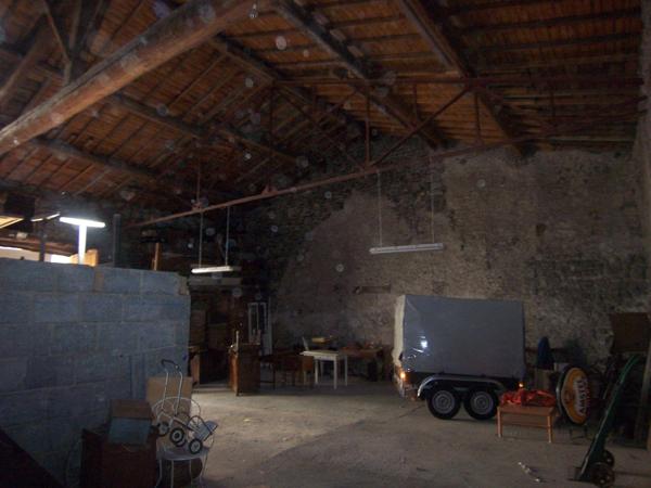 ENTREPOT POUR STOCKAGE OU STATIONNEMENT CENTRE VILLE AUBIERE