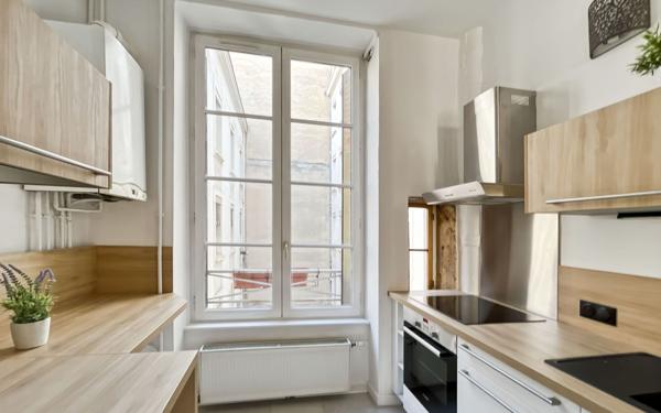 Appartement à vendre    2 pièces • 67,43 m2 Lyon 6