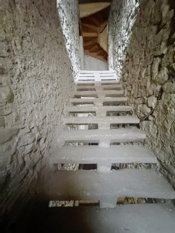 Versols-et-Lapeyre (12400) Maison village pierres T4 102m2 hab à aménager