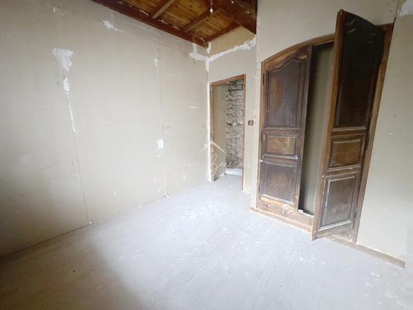 Versols-et-Lapeyre (12400) Maison village pierres T4 102m2 hab à aménager