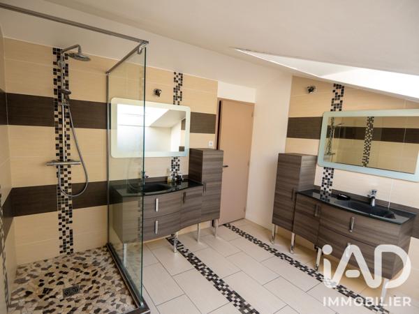 Maison à vendre 6 pièces 177 m² Villeneuve-lès-Avignon