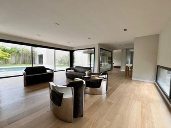 Maison d’exception de 268 m2 avec une dépendance de 74m2 terrain de 800 m2 Quartier Sacré-Cœur