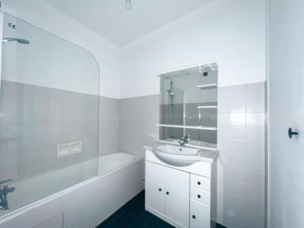 Appartement 3 pièces - PARC DE PROCÉ