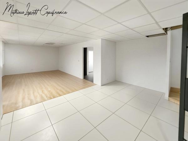 Maison contemporaine de 253 m² avec piscine, garage isolé de 100 m² et terrain de 4 728 m² – CHANCELADE- aucun travaux à prévoir