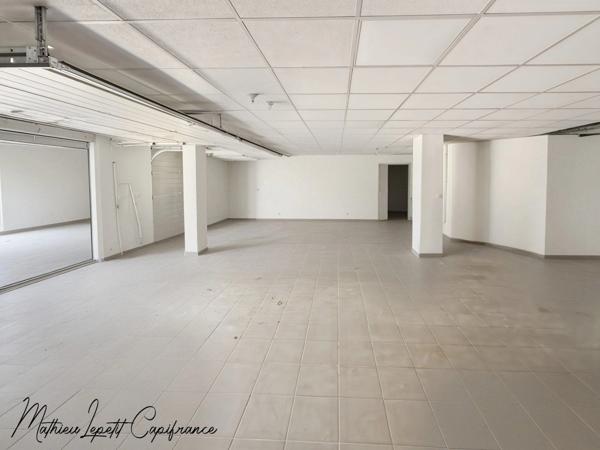 Maison contemporaine de 253 m² avec piscine, garage isolé de 100 m² et terrain de 4 728 m² – CHANCELADE- aucun travaux à prévoir