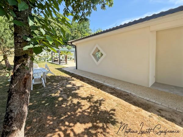 Maison contemporaine de 253 m² avec piscine, garage isolé de 100 m² et terrain de 4 728 m² – CHANCELADE- aucun travaux à prévoir