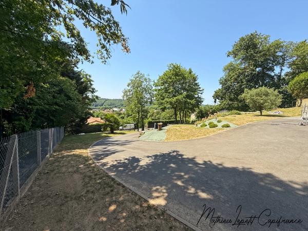 Maison contemporaine de 253 m² avec piscine, garage isolé de 100 m² et terrain de 4 728 m² – CHANCELADE- aucun travaux à prévoir