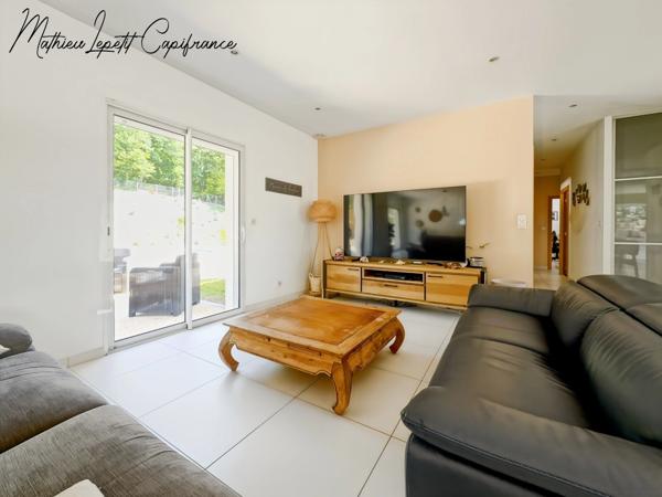Maison contemporaine de 253 m² avec piscine, garage isolé de 100 m² et terrain de 4 728 m² – CHANCELADE- aucun travaux à prévoir