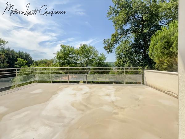 Maison contemporaine de 253 m² avec piscine, garage isolé de 100 m² et terrain de 4 728 m² – CHANCELADE- aucun travaux à prévoir