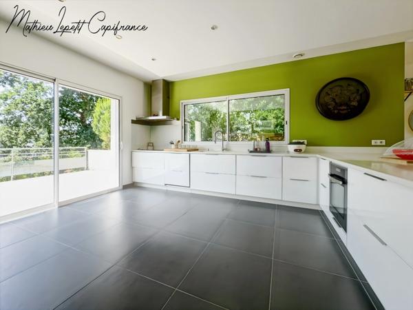 Maison contemporaine de 253 m² avec piscine, garage isolé de 100 m² et terrain de 4 728 m² – CHANCELADE- aucun travaux à prévoir