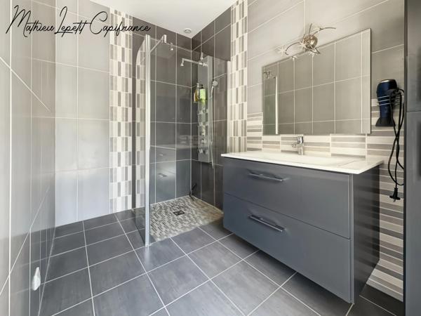 Maison contemporaine de 253 m² avec piscine, garage isolé de 100 m² et terrain de 4 728 m² – CHANCELADE- aucun travaux à prévoir