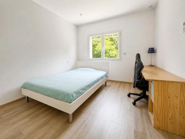 Maison contemporaine de 253 m² avec piscine, garage isolé de 100 m² et terrain de 4 728 m² – CHANCELADE- aucun travaux à prévoir