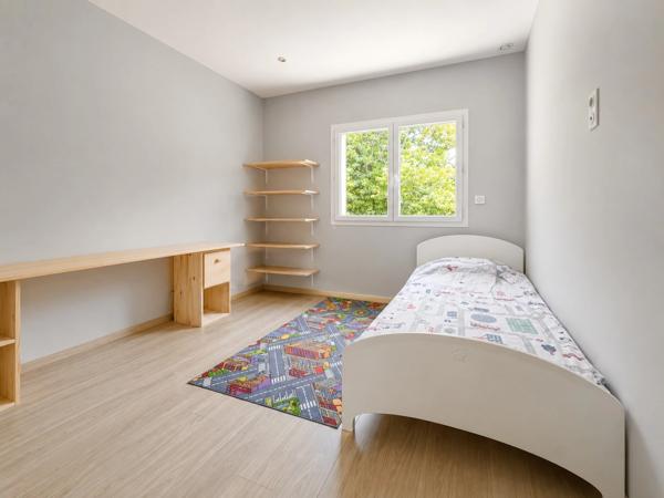 Maison contemporaine de 253 m² avec piscine, garage isolé de 100 m² et terrain de 4 728 m² – CHANCELADE- aucun travaux à prévoir
