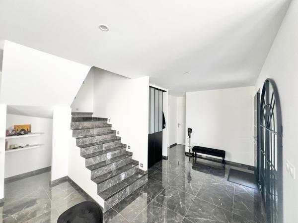 Caen (14000) Maison T8 de 160m2 - Terrain 504m2