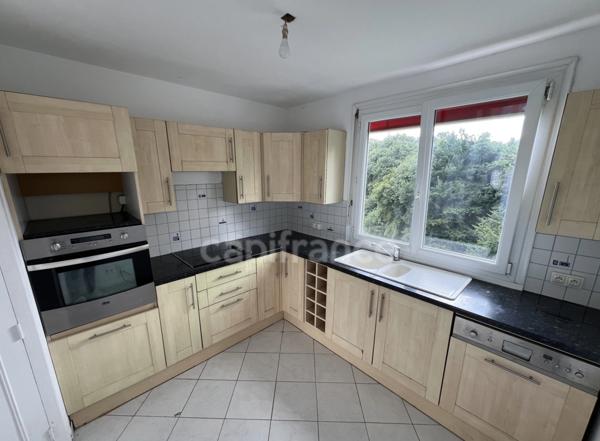 Appartement lumineux de 4 pièces à LA MAINE