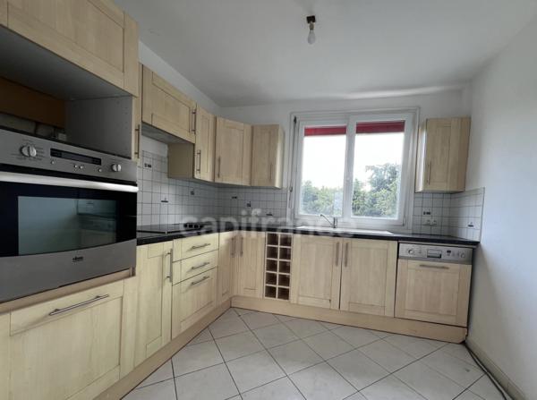 Appartement lumineux de 4 pièces à LA MAINE