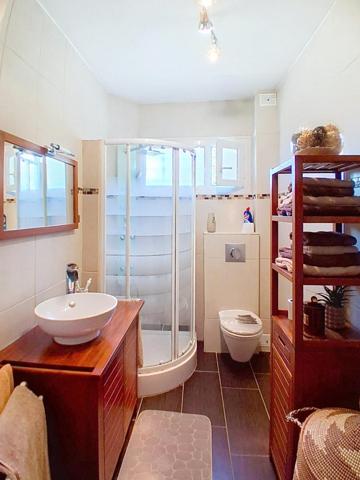 Appartement 135m² dans petite copropriété de seulement 3 logements et un dépôt