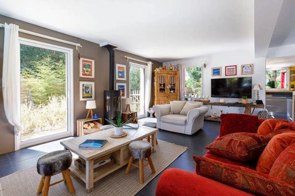 Chaumière contemporaine dans magnifique environnement verdoyant !