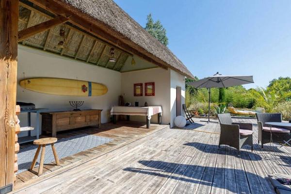 Chaumière contemporaine dans magnifique environnement verdoyant !