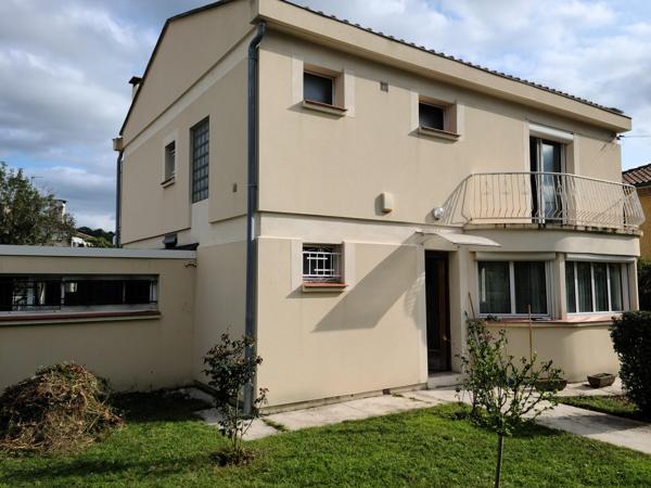Maison 4 chambres, 1 bureau, garage et jardin