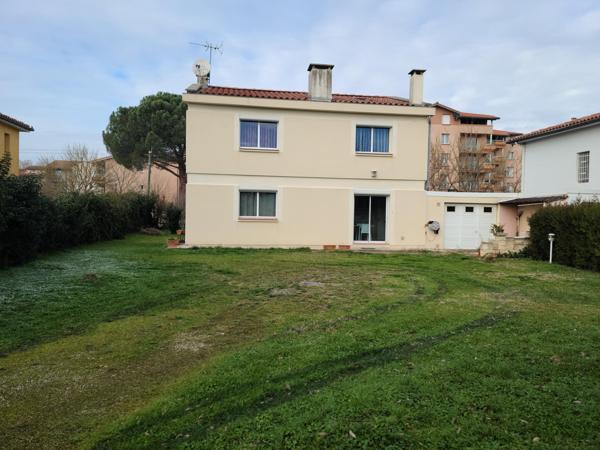 Maison 4 chambres, 1 bureau, garage et jardin