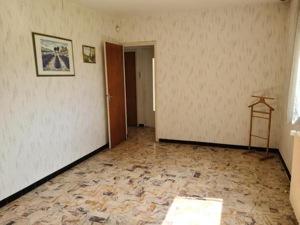 Maison 4 chambres, 1 bureau, garage et jardin