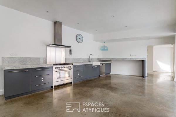 Loft intimiste rénové avec patio et garage