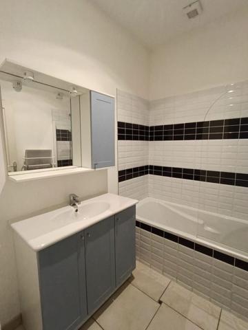 Nancy (54000) EXCLUSIVITÉ APPARTEMENT HAUT DE GAMME : T3 MEUBLÉ AVEC TERRASSE ET PARKING PRIVATIF – NANCY COMMANDERIE