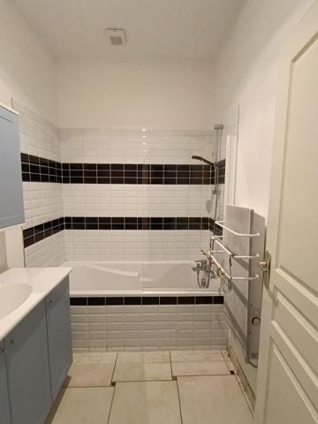 Nancy (54000) EXCLUSIVITÉ APPARTEMENT HAUT DE GAMME : T3 MEUBLÉ AVEC TERRASSE ET PARKING PRIVATIF – NANCY COMMANDERIE