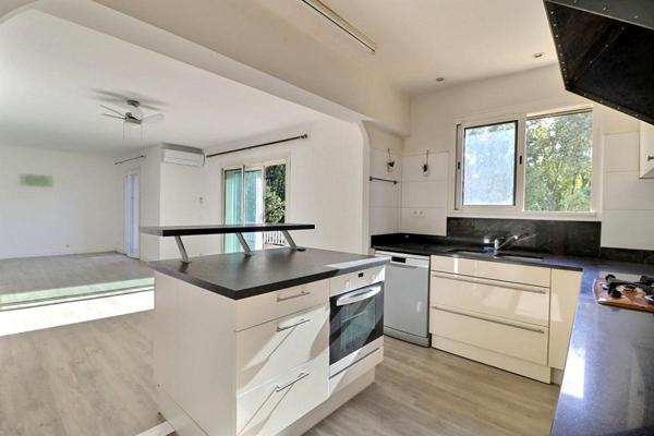 Appartement Le Castellet T4-T5 pièce(s) 91 m2 - Balcon, parking et cave