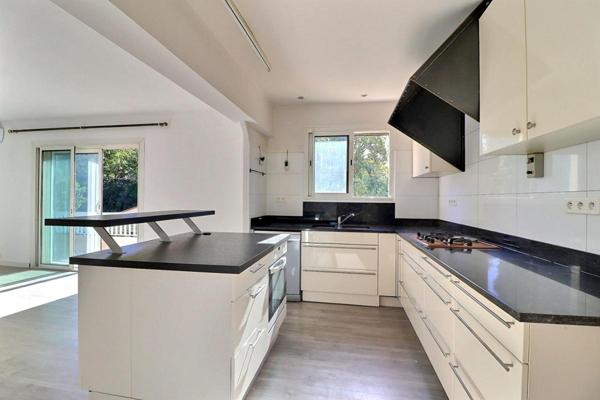 Appartement Le Castellet T4-T5 pièce(s) 91 m2 - Balcon, parking et cave