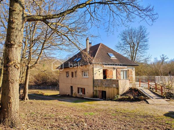 En lisière de forêt de Saint Apolline, découvrez une maison avec un beau potentiel en terme d'aménagement !
idéal pour un projet en colocations, logements, installer votre activité etc. Possibilité de bénéficier d'une rénovation via les CEE, exercer une activité d'indépendant / libéral, réaliser un investissement locatif, bureau etc. 

Sur une parcelle de 2.378 m2, grande maison d'une surface utile de 165,49 m2 + 100 m2 ayant bénéficié d'une rénovation partielle, menuiseries récentes. Ce bien immobilier a été édifié initialement pour exercer une activité agricole et stocker les engins sous le lieu de l'habitat. Il se compose comme suit : entrée PMR sur cuisine meublée, couloir desservant double séjour et salon sur terrasse balcon de 100 m2, wc ind., salle de douche, 2 chambres. A l'étage, escalier béton menant à un palier desservant 3 chambres à agencer et salle de bains à créer, 4 radiateurs neufs.

En rez-de-jardin, sous-sol en semi dénivelé et compartimenté, hangar (hauteur 4,17m) plusieurs espaces de rangement aménageables avec fenêtres et accès indépendant sur jardin. Ce bien immobilier bénéficie de plusieurs ouvrants pour alimenter l'ensemble des espaces en lumière naturelle.

Surface habitable actuelle = 149,84 m2
Surface utile + sous-sol dénivelé = 265,49 m2
Surface utile : surf hab + combles + sous-sol dénivelé + hangar = 435,26 m2

* CEE - Certificat d'économie d'énergie

A votre dispo pour vous conseiller et vous accompagner dans l'élaboration de votre projet de vie !
Contactez-moi : Willy BOYÉ - 07 87 37 75 87

Action !