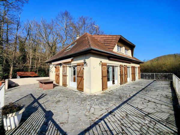 En lisière de forêt de Saint Apolline, découvrez une maison avec un beau potentiel en terme d'aménagement !
idéal pour un projet en colocations, logements, installer votre activité etc. Possibilité de bénéficier d'une rénovation via les CEE, exercer une activité d'indépendant / libéral, réaliser un investissement locatif, bureau etc. 

Sur une parcelle de 2.378 m2, grande maison d'une surface utile de 165,49 m2 + 100 m2 ayant bénéficié d'une rénovation partielle, menuiseries récentes. Ce bien immobilier a été édifié initialement pour exercer une activité agricole et stocker les engins sous le lieu de l'habitat. Il se compose comme suit : entrée PMR sur cuisine meublée, couloir desservant double séjour et salon sur terrasse balcon de 100 m2, wc ind., salle de douche, 2 chambres. A l'étage, escalier béton menant à un palier desservant 3 chambres à agencer et salle de bains à créer, 4 radiateurs neufs.

En rez-de-jardin, sous-sol en semi dénivelé et compartimenté, hangar (hauteur 4,17m) plusieurs espaces de rangement aménageables avec fenêtres et accès indépendant sur jardin. Ce bien immobilier bénéficie de plusieurs ouvrants pour alimenter l'ensemble des espaces en lumière naturelle.

Surface habitable actuelle = 149,84 m2
Surface utile + sous-sol dénivelé = 265,49 m2
Surface utile : surf hab + combles + sous-sol dénivelé + hangar = 435,26 m2

* CEE - Certificat d'économie d'énergie

A votre dispo pour vous conseiller et vous accompagner dans l'élaboration de votre projet de vie !
Contactez-moi : Willy BOYÉ - 07 87 37 75 87

Action !