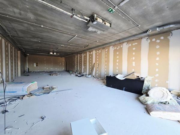 MURS COMMERCIAUX LIBRES, Local commercial , Emplacement stratégique à Pourrières