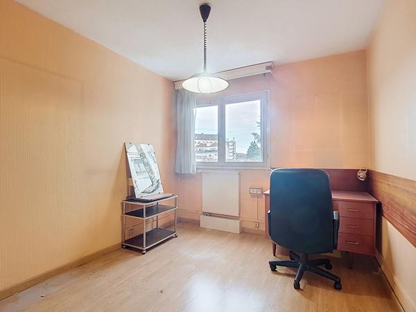 À vendre PAU - Appartement T4 avec ascenseur, balcon aperçu Pyrénées, cave et garage