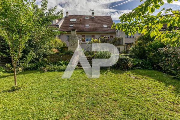 Maison avec Jardin et Parkings SECTEUR GARE €1 260 000 ** - Ref : 83360489